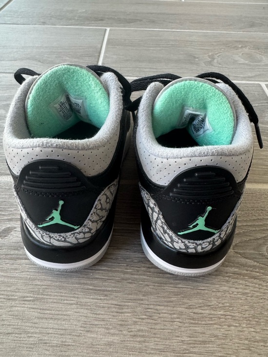 Kids Air Jordan 3 - Picture 2 of 7